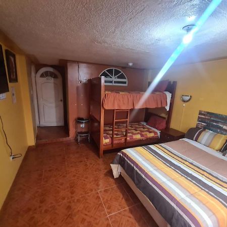 ホテル Hostal Miguel Angel キト エクステリア 写真