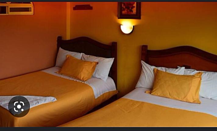 ホテル Hostal Miguel Angel キト エクステリア 写真