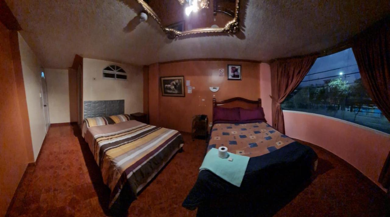 ホテル Hostal Miguel Angel キト 部屋 写真