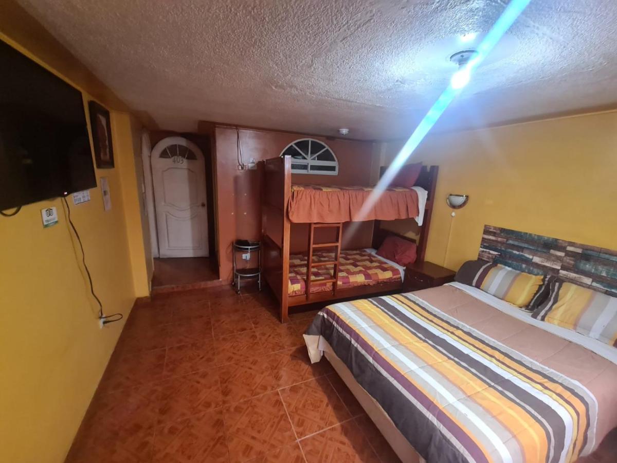 ホテル Hostal Miguel Angel キト エクステリア 写真